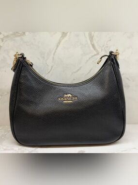 Coach Teri Hobo